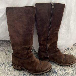UGGs brown suede sherling lined boots - 6.5
